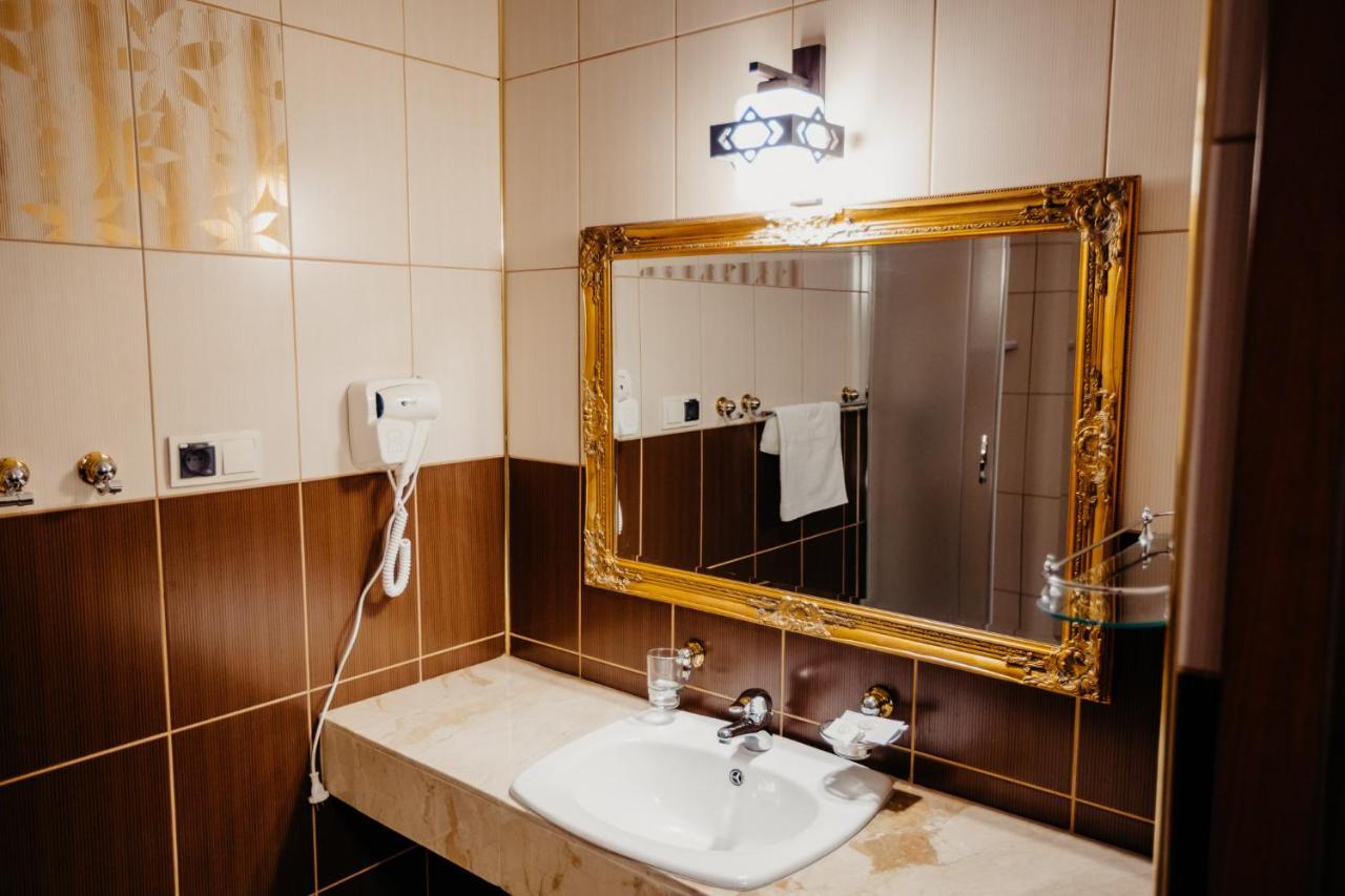 Hotel Korczowa Mlyny  Exteriör bild
