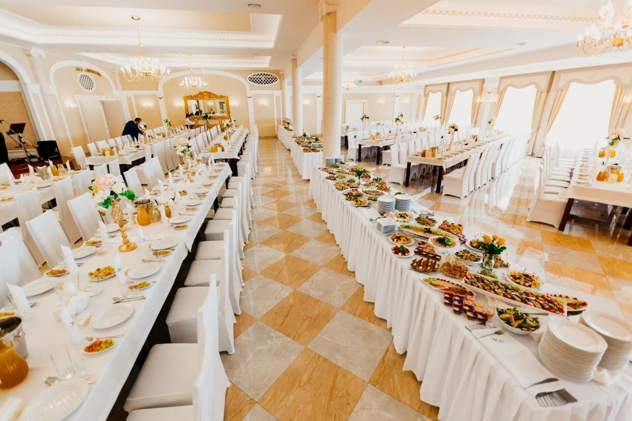Hotel Korczowa Mlyny  Exteriör bild