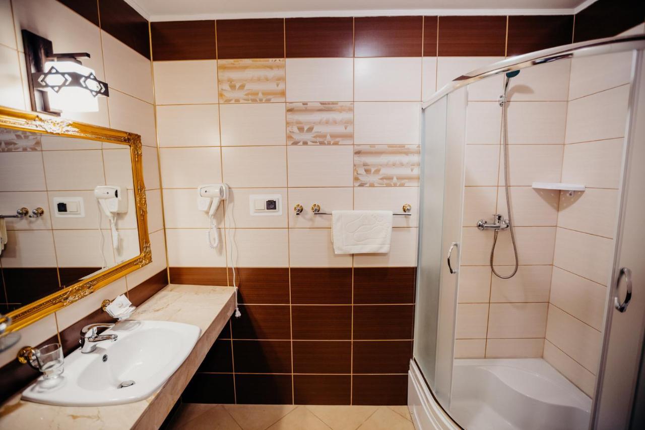 Hotel Korczowa Mlyny  Exteriör bild